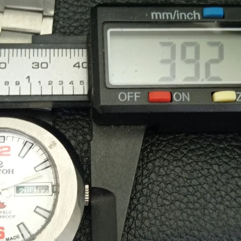 Vintage 1972 Ricoh Automatic Mens Silver Watch W/daydate & Red accents